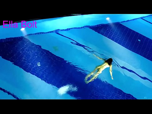 ❤️ Não consigo parar de ver, jovem loira apanhada a nadar nua na piscina da estância balnear ELLA BOLT ❌ Porno porno em nós pt.hqpornvideos.ru ❌
